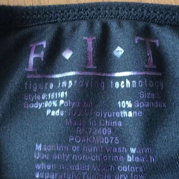 Fit Figure Enhancing Shorts - Picture 3 of 3